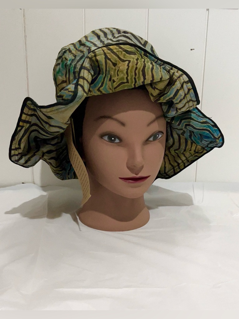 Fleurs NWT Silk bucket Hat adjustable brim geometric design green blue gold blk
